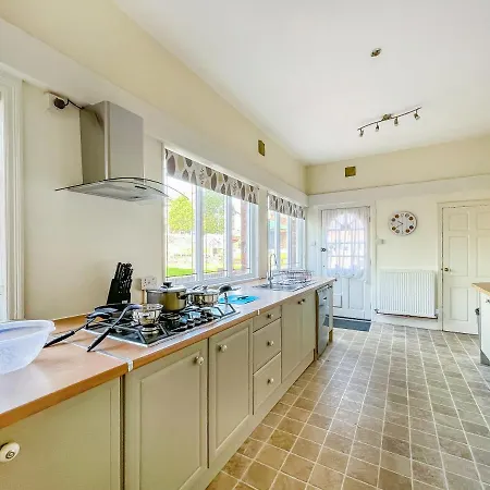 *rg9bc* For Your Relaxed & Cosy + Free Parking + Free Fast Wifi * Лідс